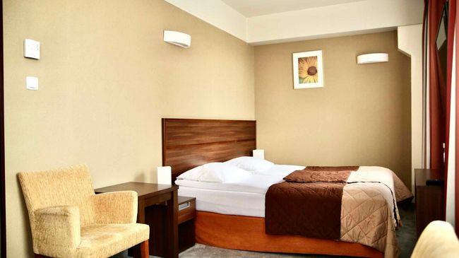 Hotel Teczowy Mlyn Келце Стая снимка