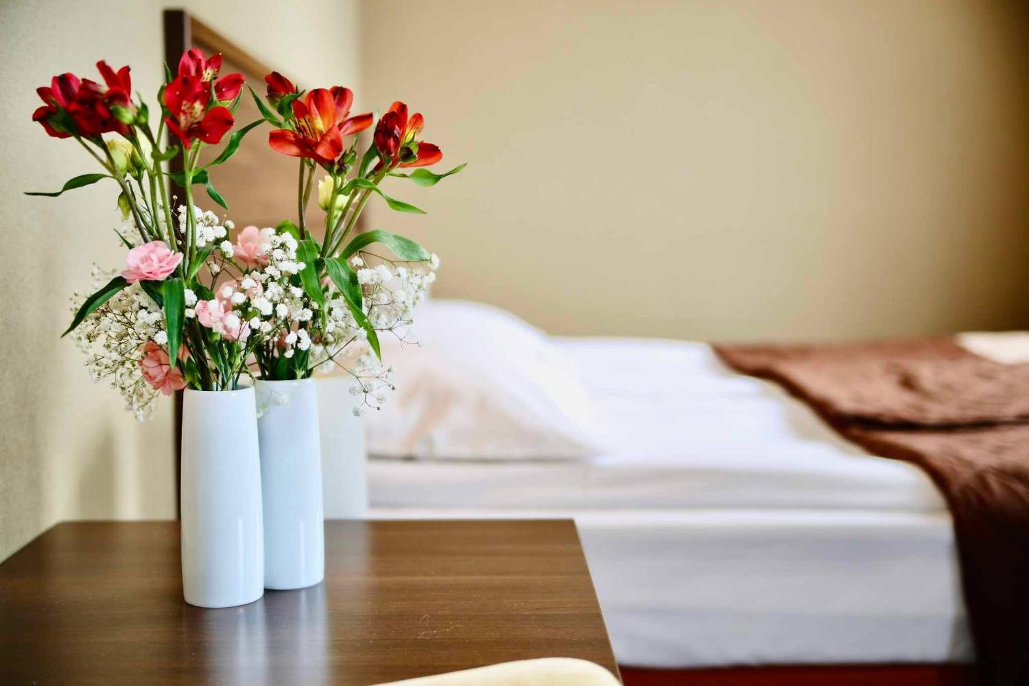 Hotel Teczowy Mlyn Келце Екстериор снимка
