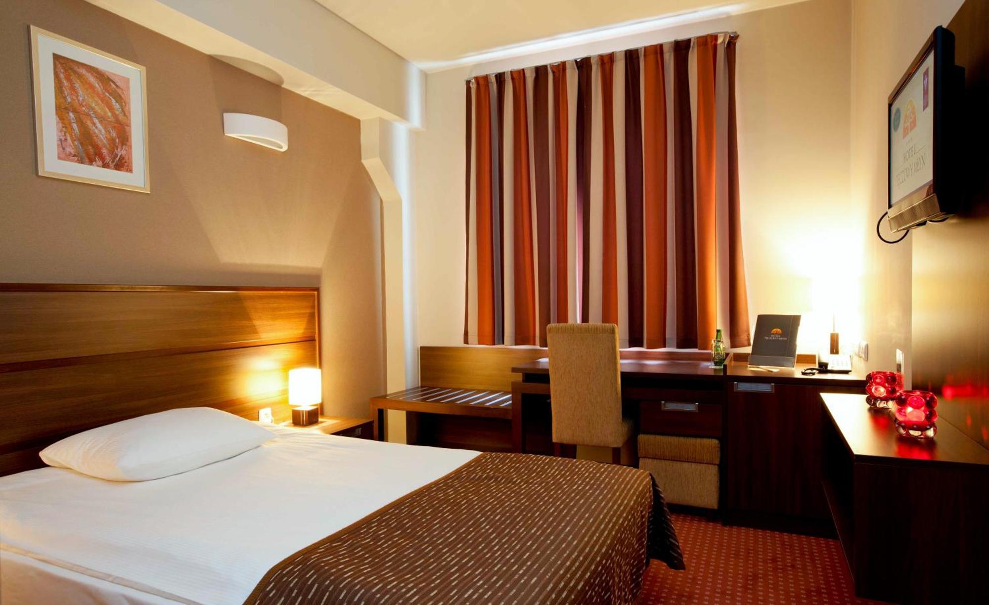 Hotel Teczowy Mlyn Келце Стая снимка