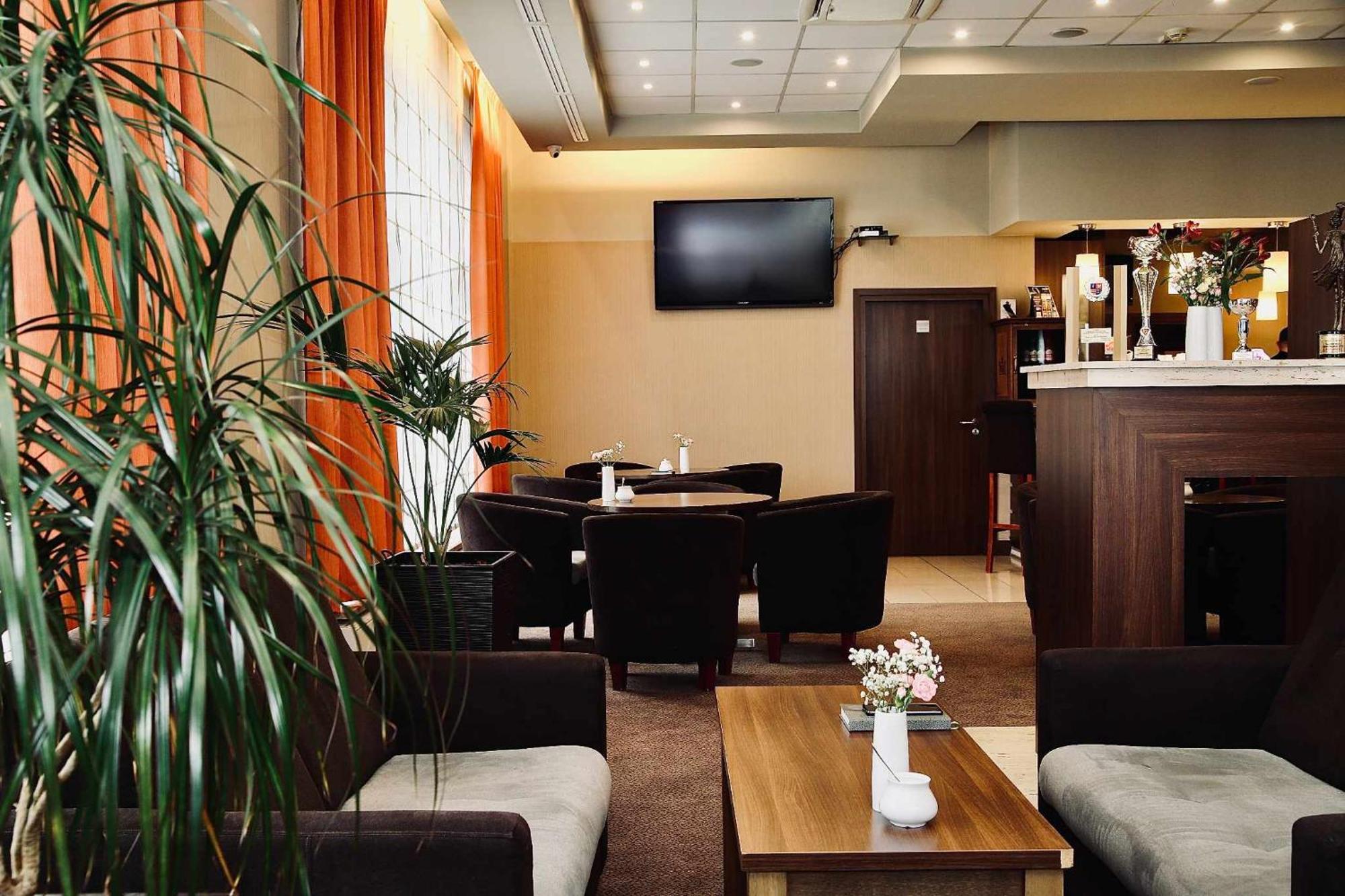 Hotel Teczowy Mlyn Келце Екстериор снимка