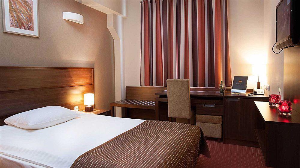 Hotel Teczowy Mlyn Келце Екстериор снимка