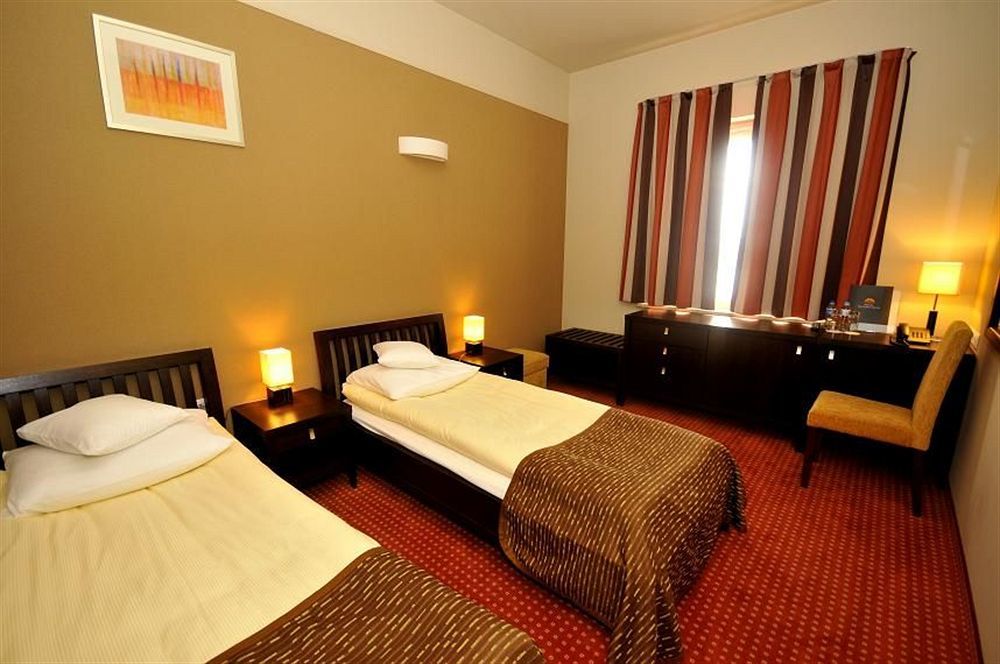 Hotel Teczowy Mlyn Келце Екстериор снимка