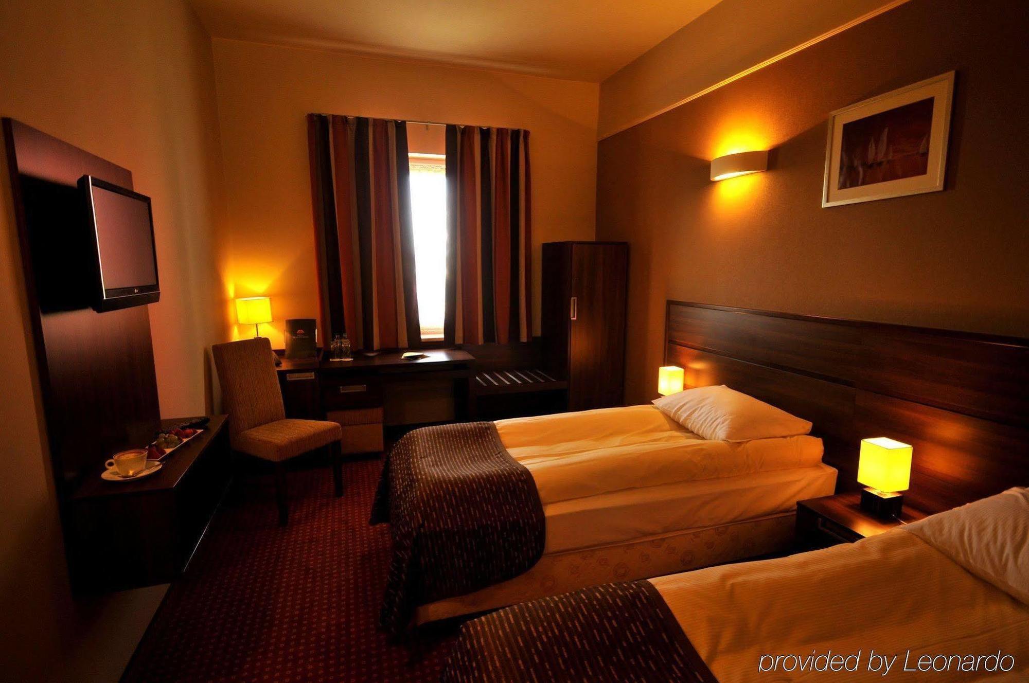 Hotel Teczowy Mlyn Келце Екстериор снимка
